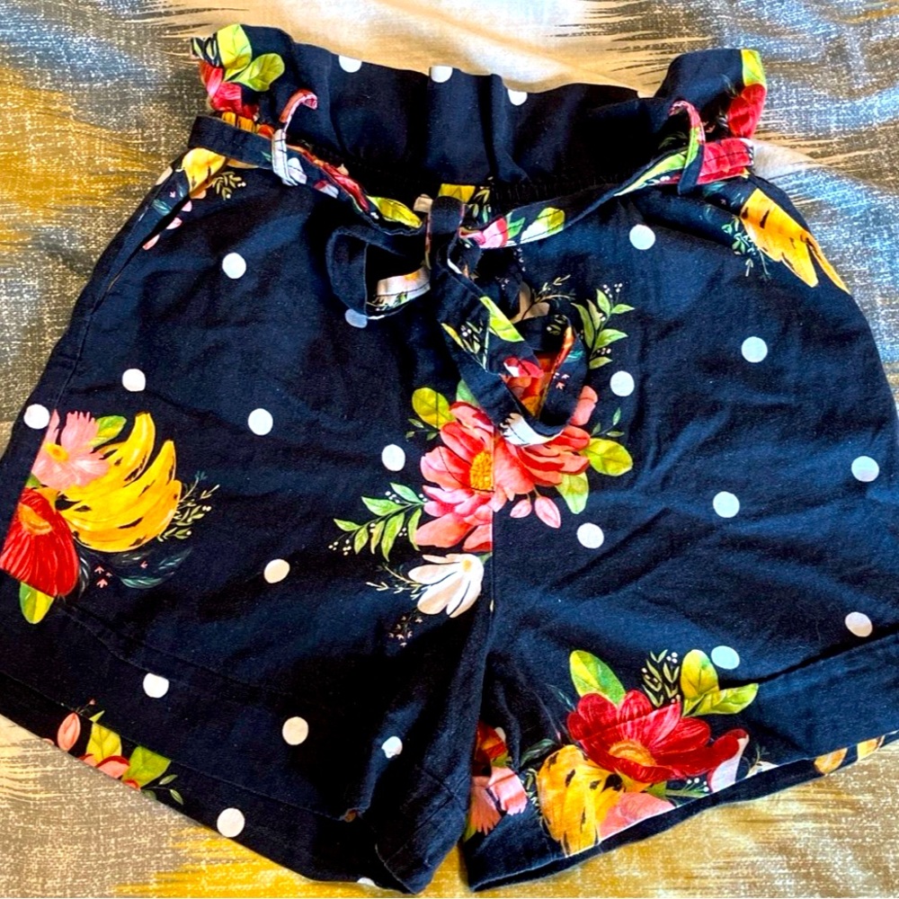 Rare Farm Rio paperback shorts high waisted size small